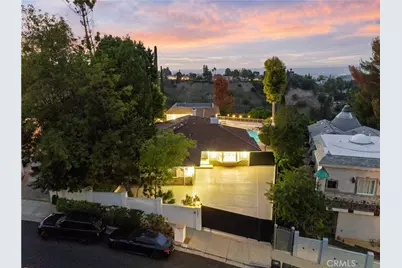 4651 Ellenita Avenue, Tarzana, CA 91356 - Photo 2