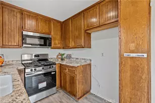 18161 Sundowner, Canyon Country, CA 91387 - Photo 14