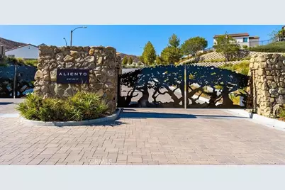 18619 Cedar Crest Drive, Canyon Country, CA 91387 - Photo 4