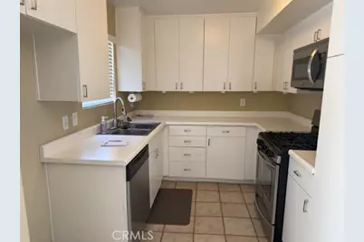 22135 Burbank, Woodland Hills, CA 91367 - Photo 6