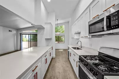 5805 Whitsett Avenue #201, Valley Village, CA 91607 - Photo 14
