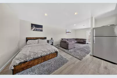 7959 Bothwell Road, Reseda, CA 91335 - Photo 16