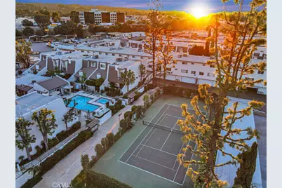 18360 Collins #L, Tarzana, CA 91356 - Photo 36