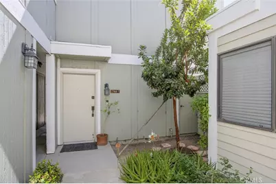 27068 Hidaway #7, Canyon Country, CA 91351 - Photo 2