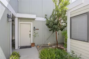27068 Hidaway, Canyon Country, CA 91351 - Photo 2
