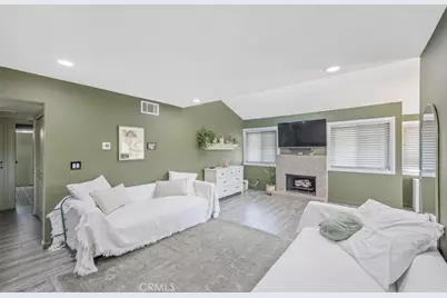 27068 Hidaway #7, Canyon Country, CA 91351 - Photo 4