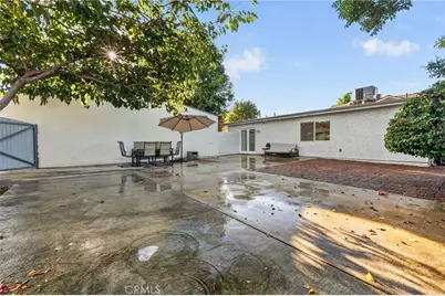 18952 Victory, Tarzana, CA 91335 - Photo 30