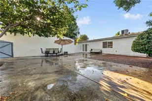 18952 Victory Blvd, Tarzana, CA 91335 - Photo 30