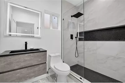 18952 Victory, Tarzana, CA 91335 - Photo 40