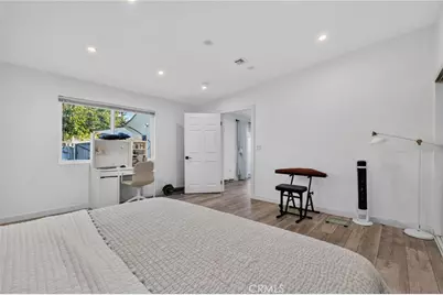 18952 Victory, Tarzana, CA 91335 - Photo 16