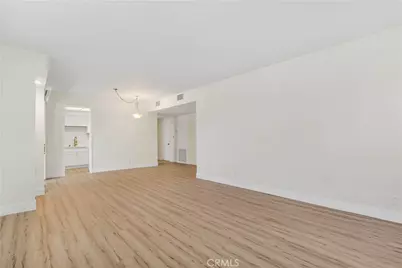 14530 Benefit Street #102, Sherman Oaks, CA 91403 - Photo 12