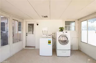 12560 Mineola, Los Angeles, CA 91331 - Photo 26