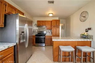 12560 Mineola, Los Angeles, CA 91331 - Photo 10