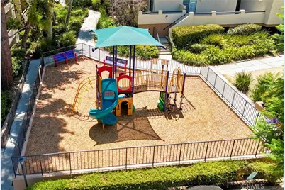 21500 Burbank #328, Woodland Hills, CA 91367 - Photo 18