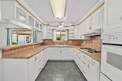 10525 Woldrich St., Sylmar, CA 91342 - Photo 12