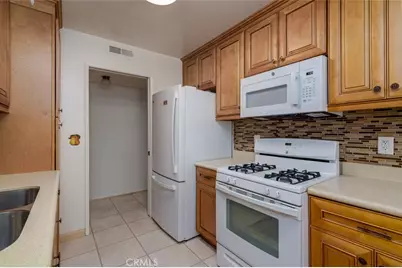 11813 Runnymede Street #28, North Hollywood, CA 91605 - Photo 4