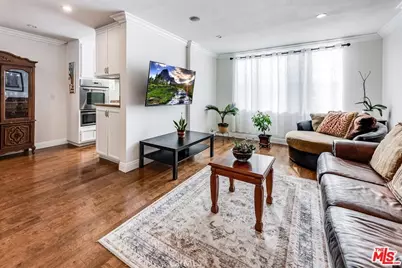 5429 Newcastle Avenue #313, Encino, CA 91316 - Photo 2