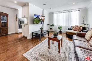 5429 Newcastle Ave, Encino, CA 91316 - Photo 2