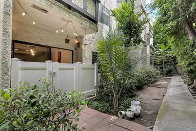 17914 Magnolia Boulevard #121, Encino, CA 91316 - Photo 14