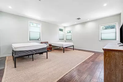 22450 Collins, Woodland Hills, CA 91367 - Photo 44
