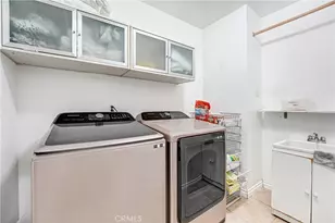 22450 Collins, Woodland Hills, CA 91367 - Photo 20