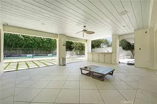 22450 Collins, Woodland Hills, CA 91367 - Photo 32