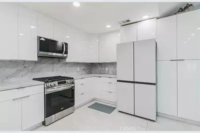 7725 Loma Verde Avenue, Canoga Park, CA 91304 - Photo 16