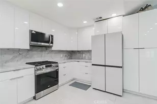 7725 Loma Verde Ave, Canoga Park, CA 91304 - Photo 16
