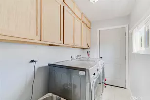 7725 Loma Verde Ave, Canoga Park, CA 91304 - Photo 44