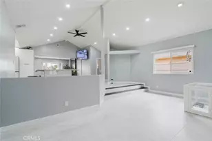 7725 Loma Verde Ave, Canoga Park, CA 91304 - Photo 18