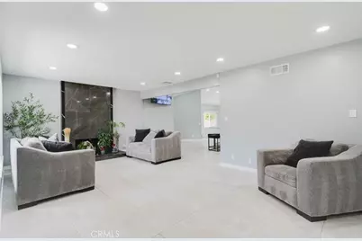 7725 Loma Verde Avenue, Canoga Park, CA 91304 - Photo 8