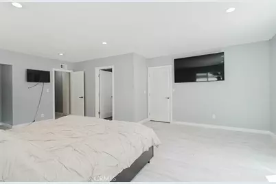 7725 Loma Verde Avenue, Canoga Park, CA 91304 - Photo 32