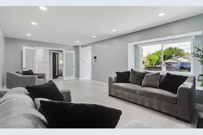 7725 Loma Verde Avenue, Canoga Park, CA 91304 - Photo 10