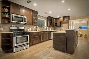 5348 Calatrana Dr, Woodland Hills, CA 91364 - Photo 14