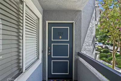 26806 Claudette Street #323, Canyon Country, CA 91351 - Photo 4