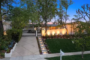23925 Crosson Dr, Woodland Hills, CA 91367 - Photo 2