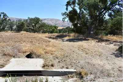 22948 Rim, Tehachapi, CA 93561 - Photo 2