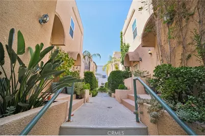 10659 Bloomfield Street, Toluca Lake, CA 91602 - Photo 6