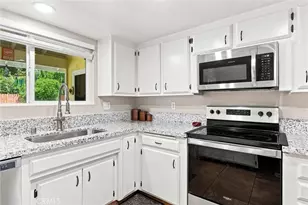 308 Swan Ct, Bakersfield, CA 93309 - Photo 16