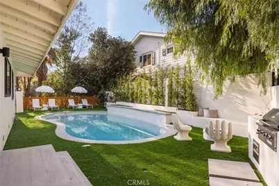 19629 Wells Dr, Tarzana, CA 91356 - Photo 2