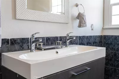 3208 W 74th Street, Park Hills Heights, CA 90043 - Photo 36