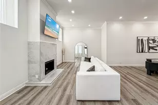 21047 Dumetz Rd, Woodland Hills, CA 91364 - Photo 10