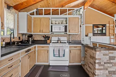 29199 Lake Brook, Cedar Glen, CA 92321 - Photo 10