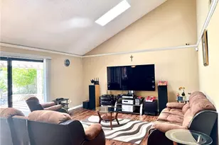 25453 Via Novia, Valencia, CA 91355 - Photo 12