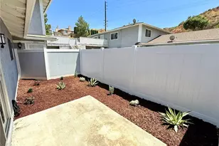 28196 Robin, Saugus, CA 91350 - Photo 16