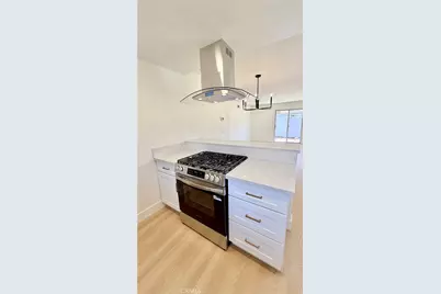 28196 Robin, Saugus, CA 91350 - Photo 2