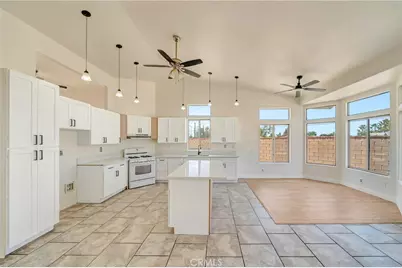 45136 Loma Vista, Lancaster, CA 93535 - Photo 10