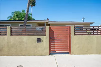 19541 Victory Boulevard, Reseda, CA 91335 - Photo 2
