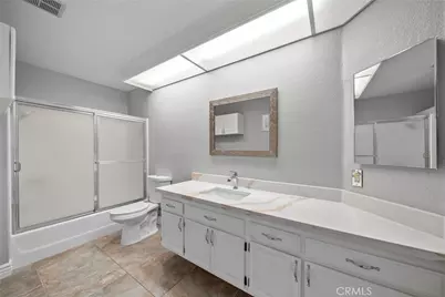 27576 Artine, Saugus, CA 91350 - Photo 32