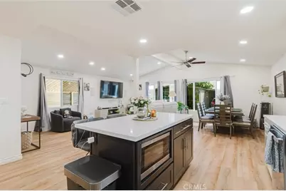15455 Glenoaks Boulevard #272, Sylmar, CA 91342 - Photo 12